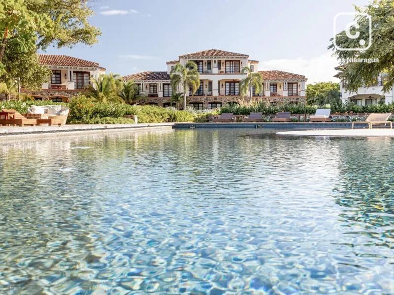 Residencia de 3 habitaciones en 200 m² con vista a Playa Santana en Rancho Santana, Tola