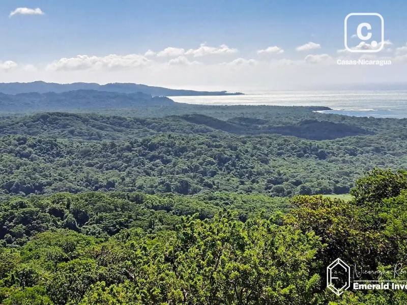 Terreno de 267,809 m² (27 manzanas) con vista al mar en Las Piñuelas, Santa Teresa, Carazo