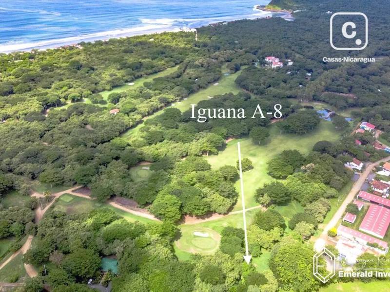 Terreno de 2,006 m² sobre el campo de golf en Hacienda Iguana, Tola