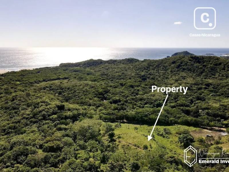 Terreno de 5,341 m² con vista al mar en Playa Guasacate, Tola