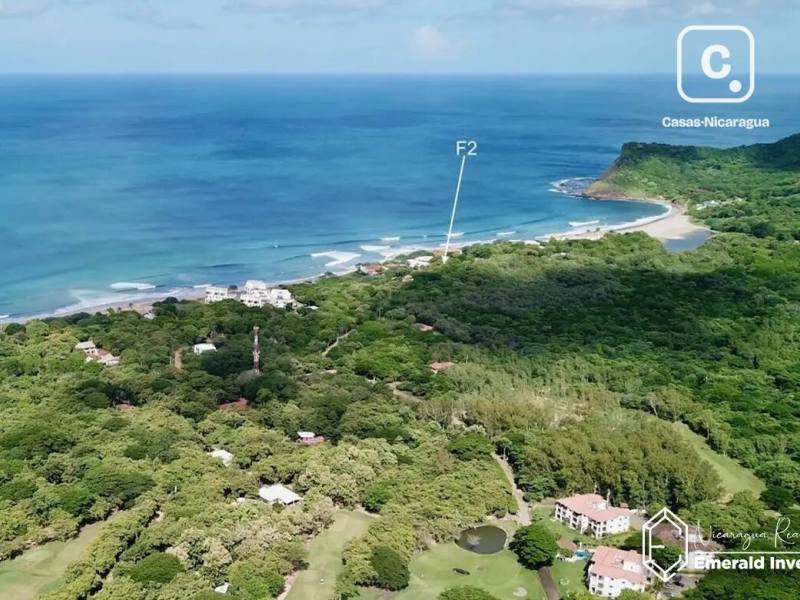 Terreno de 1,335.46 m² a 50 m de la playa en Hacienda Iguana, Tola