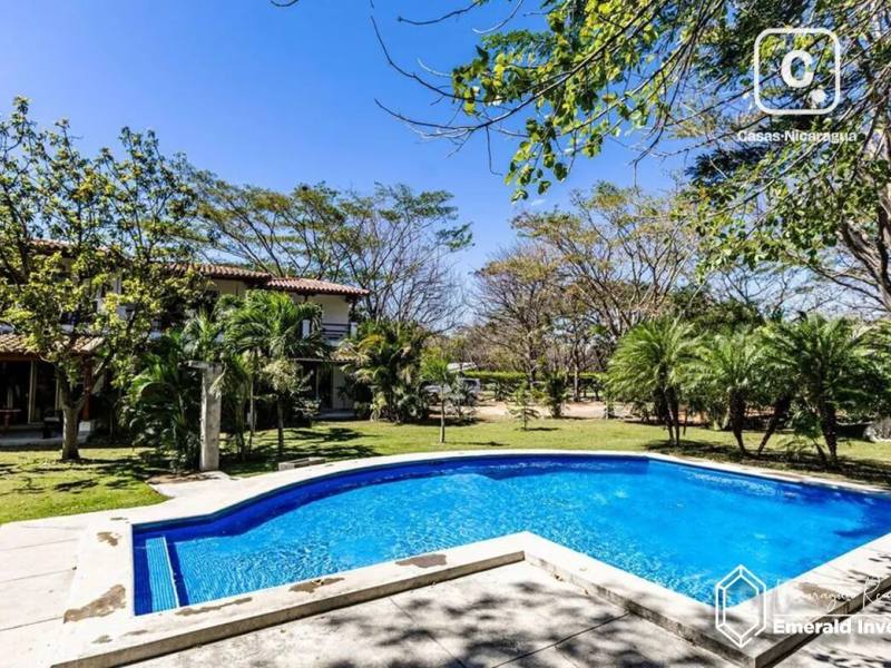 Townhouse de 2 habitaciones de 125 m² en Hacienda Iguana, Tola