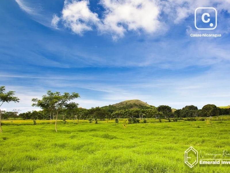 Terreno comercial de 8,404.67 m² en Los Mangos, Playa Popoyo, Tola
