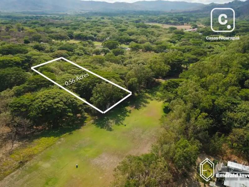 Terreno de 2,270 m² junto al driving range de golf en Hacienda Iguana