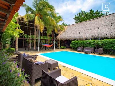 Casa de playa en venta en Tola, Rivas – 14 hab, 2,245 varas²