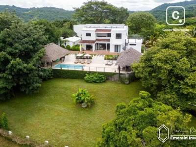 Casa de 4 habitaciones en 9 acres con vista al mar, San Juan del Sur