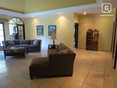Casa en venta en Villa Fontana, Managua – 5 hab, 640 m²
