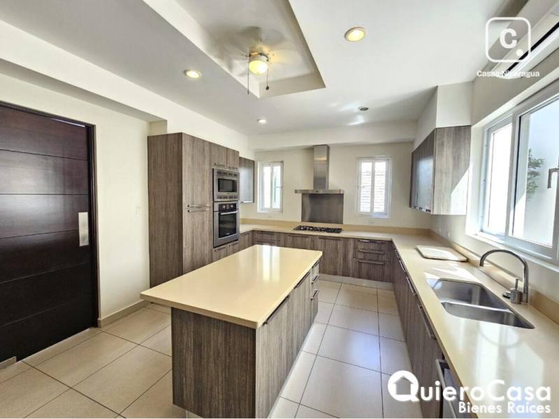 Casa en venta en Santo Domingo, Managua – 4 hab, 560 m²