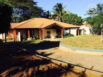 Casa en venta o alquiler en Carretera Vieja a León, Managua – 4 hab, 300 m²
