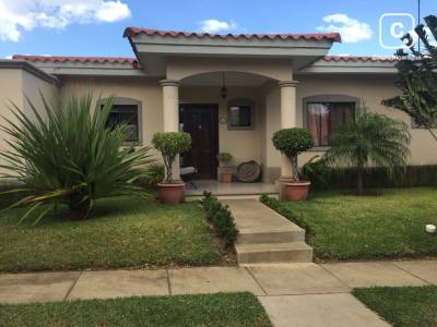 Casa en venta en Las Colinas, Managua – 4 hab, 271 m²