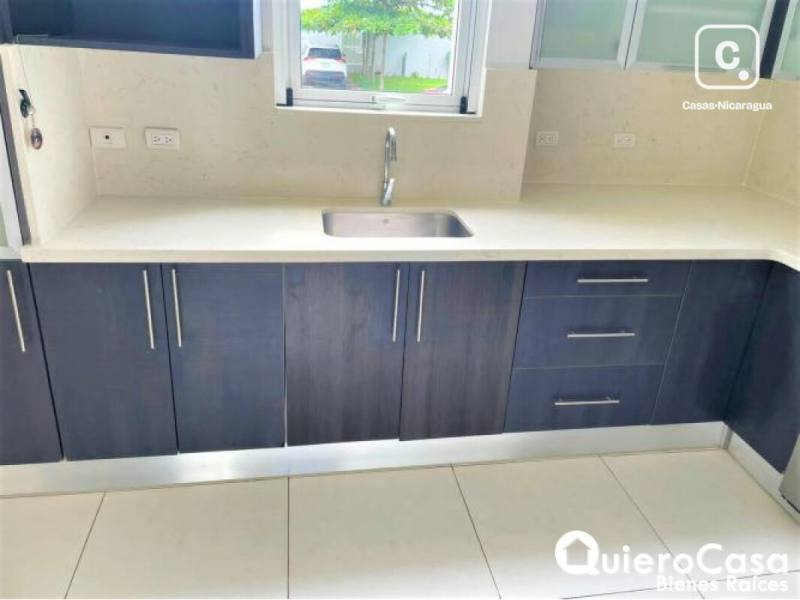 Casa en venta en Las Colinas, Managua – 3 hab, 261 m²