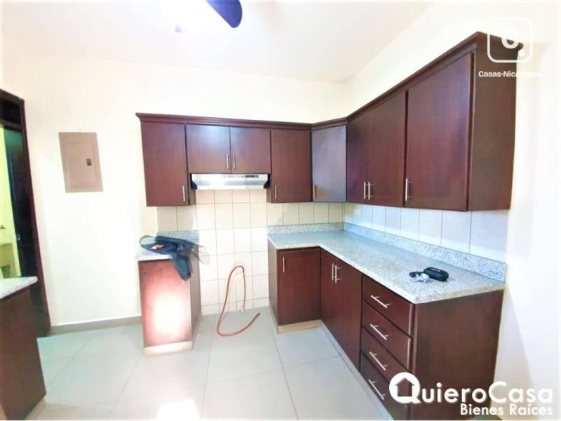 Casa en alquiler en Santo Domingo, Managua – 3 hab, US$ 1,200/mes