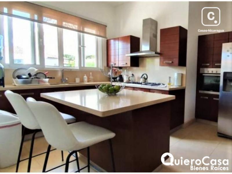 Casa en alquiler en Santo Domingo, Managua – 3 hab, US$ 3,700/mes