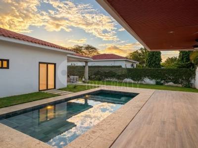 Casa en venta en Las Colinas, Managua