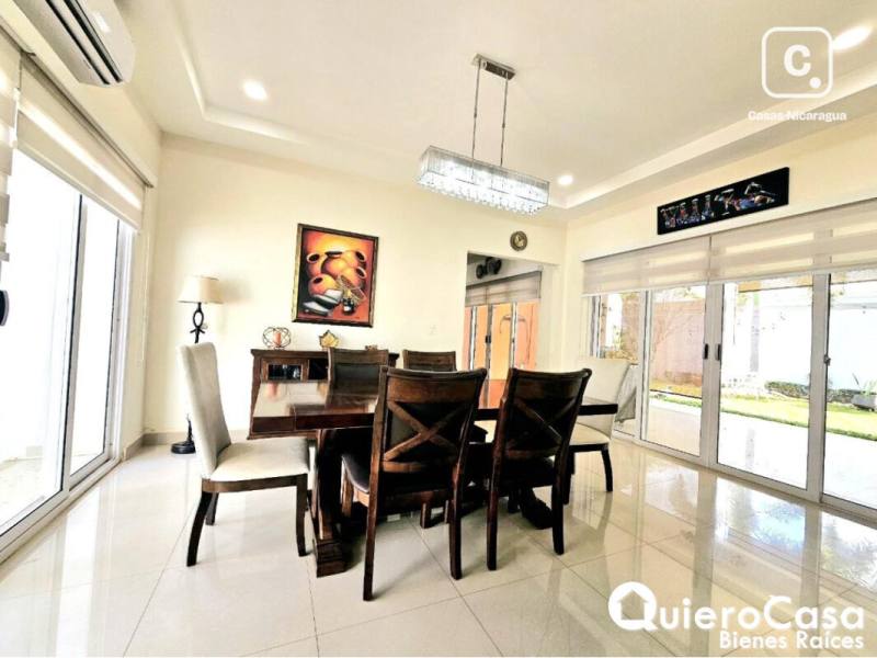 Casa en alquiler en Las Colinas, Managua – 3 hab, US$ 1,750/mes