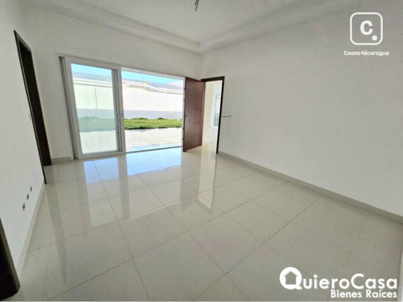 Casa en venta en Las Colinas, Managua – 3 hab, 221 m², US$ 270,000