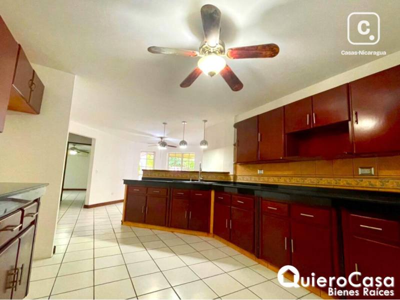 Casa en venta en Santo Domingo, Managua – 4 hab, 459 m², US$ 535,000