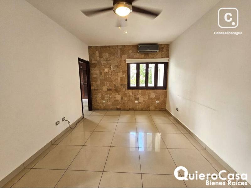 Casa en alquiler en Las Colinas, Managua – 3 hab, US$ 2,000/mes