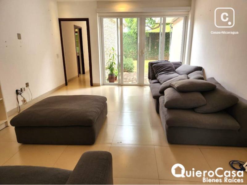 Casa en alquiler en Las Colinas, Managua – 4 hab, Ref QCCE0592