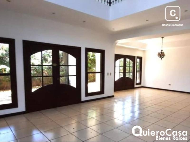 Casa en venta en Las Cumbres, Managua – 4 hab, 408 m²