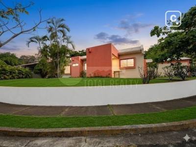 Casa en venta en Villa Fontana, Managua