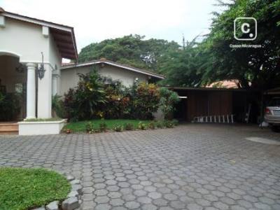 Casa en venta o alquiler en Las Colinas, Managua – 3 hab, 500 m²