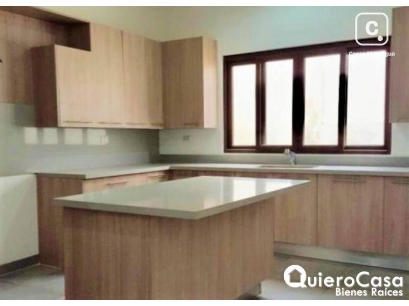 Casa en venta en Santo Domingo, Managua – 4 hab, 345 m²