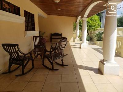 Casa en alquiler en Las Colinas, Managua – 6 hab