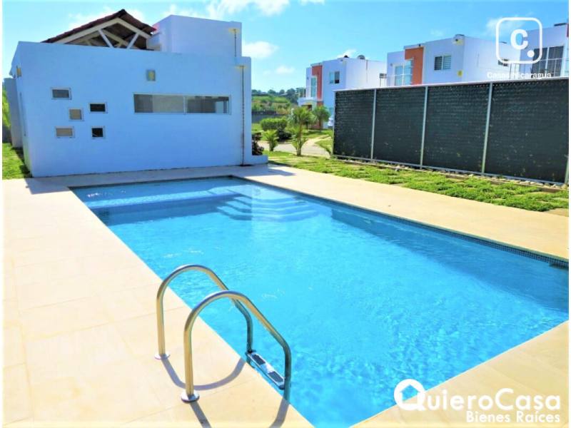 Casa en alquiler en Las Colinas, Managua – 3 hab, US$ 1,600/mes