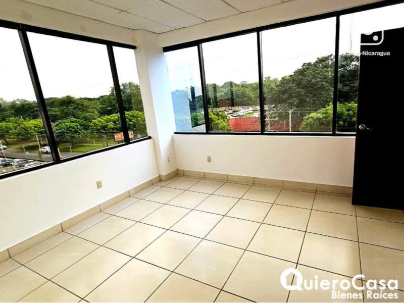 Oficina en alquiler en Villa Fontana, Managua – 120 m²