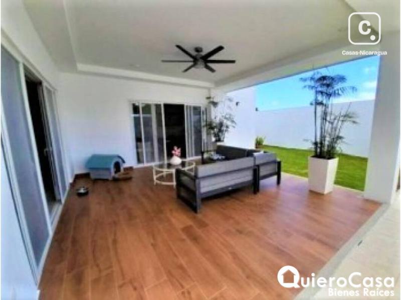 Casa en venta en Las Colinas, Managua – 3 hab, 300 m², US$ 385,000