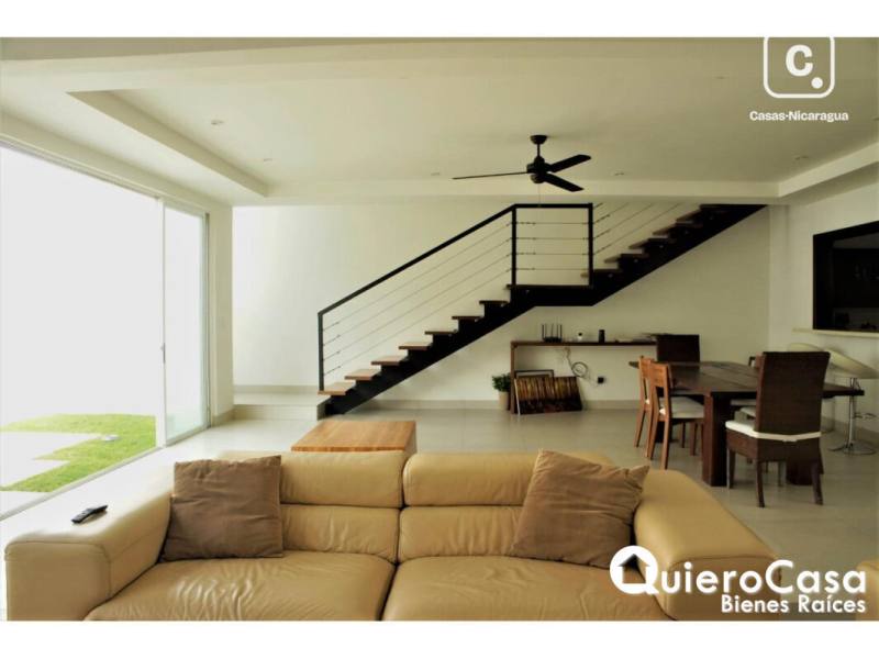 Casa en venta en Villa Fontana, Managua – 3 hab, 237 m²