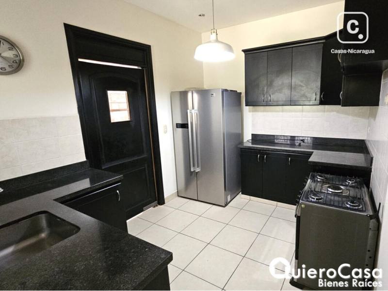 Casa en alquiler en Santo Domingo, Managua – 3 hab, US$ 1,300/mes