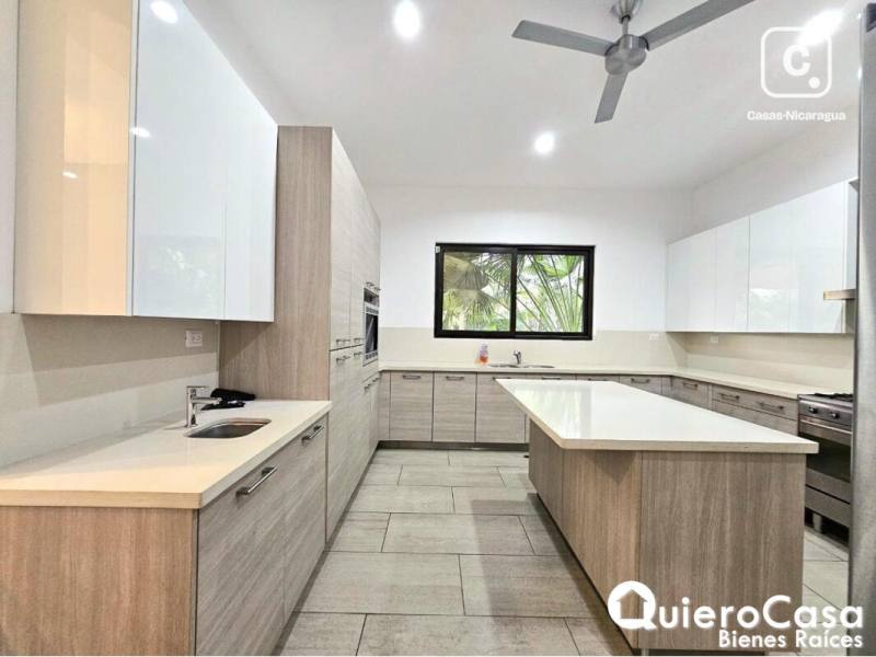 Casa en alquiler en Santo Domingo, Managua – 3 hab, 374 m²