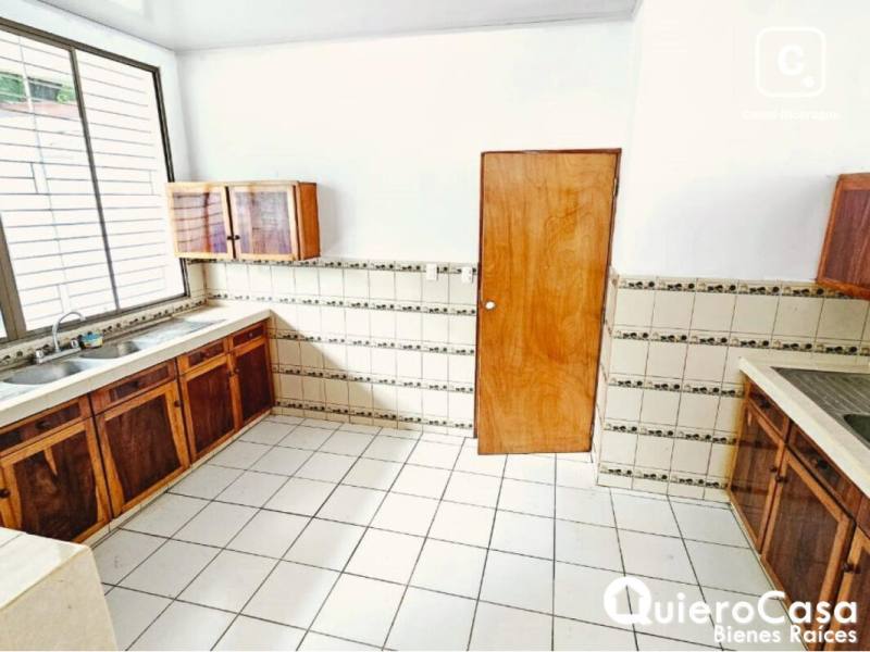Casa en venta en Bolonia, Managua – 4 hab, 302 m²