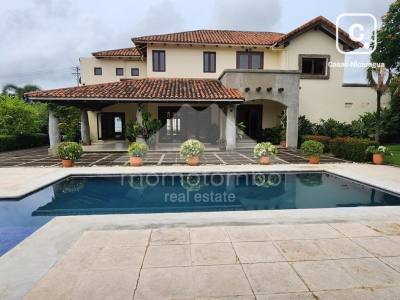 Casa en venta o alquiler en Santo Domingo, Managua – 4 hab, 500 m², US$ 560,000