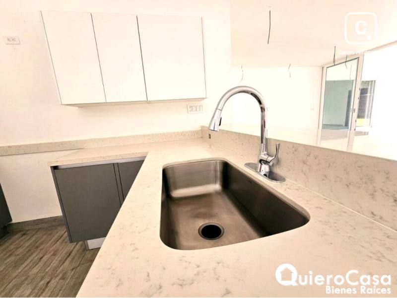 Casa en venta en Santo Domingo, Managua – 4 hab, 409 m², US$ 490,000