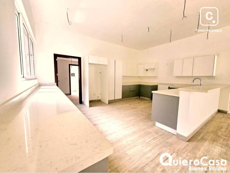 Casa en venta en Santo Domingo, Managua – 4 hab, 409 m², US$ 490,000