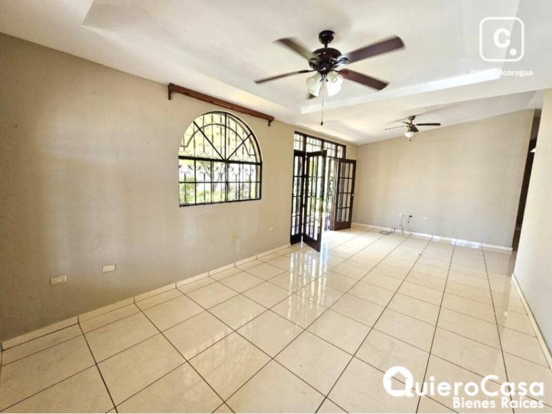 Casa en alquiler en Lomas del Valle, Managua – 3 hab