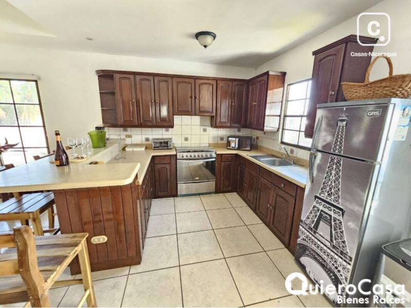Apartamento en alquiler en Las Colinas, Managua – 2 hab, US$ 1,000/mes