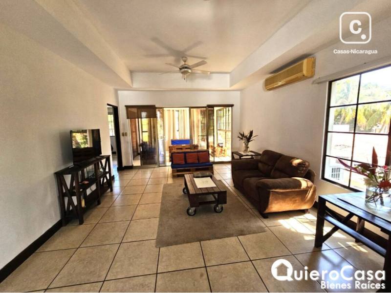 Apartamento en alquiler en Las Colinas, Managua – 2 hab, US$ 1,000/mes