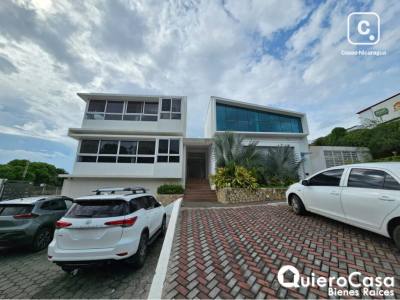 Edificio en alquiler en Las Colinas, Managua – 135 m²