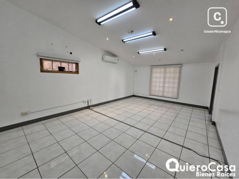 Oficina en alquiler en Los Robles, Managua – 34 m²
