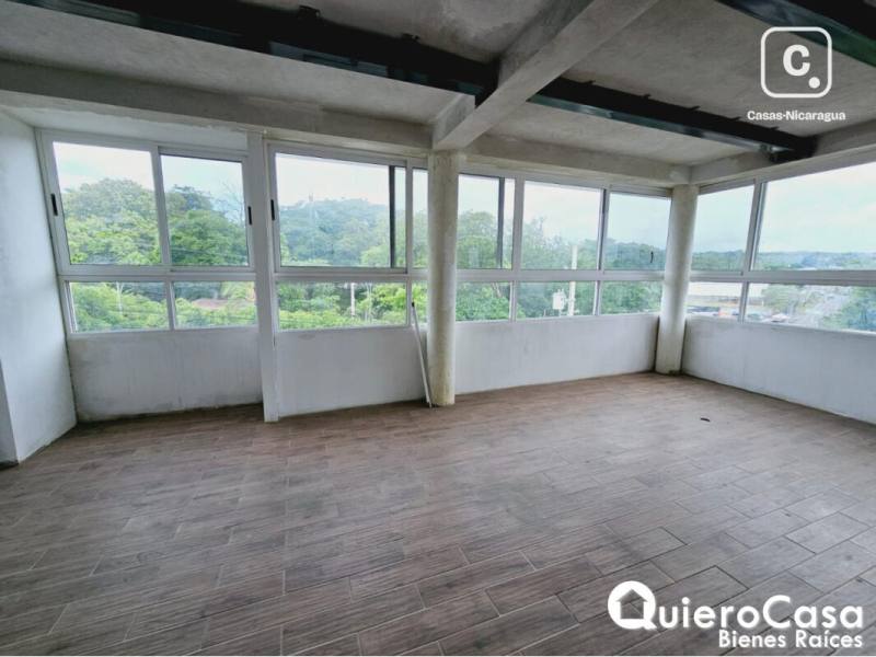 Edificio en alquiler en Las Colinas, Managua – 135 m²