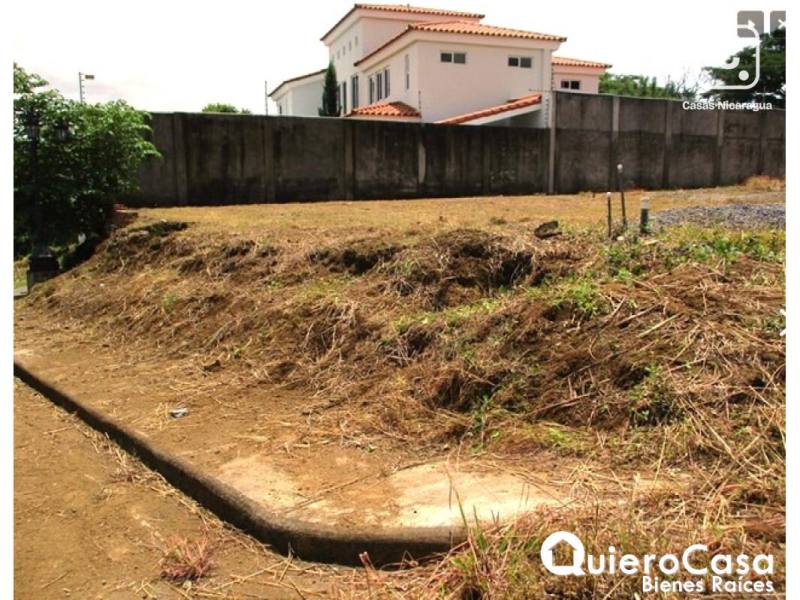 Terreno en venta en Villa Fontana, Managua – 978 m²