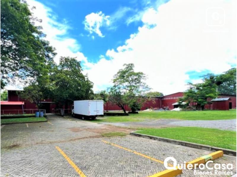 Bodega en alquiler en Veracruz, Managua – 2,500 m²