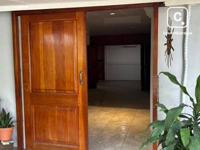 Local comercial en alquiler en Las Colinas, Managua – 103 varas²