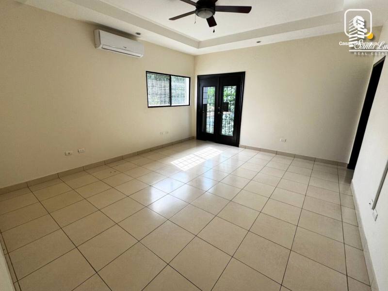 Casa en alquiler en Santo Domingo, Managua – 4 hab, US$ 2,200/mes