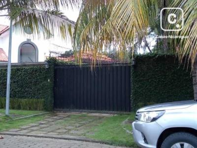 Casa en venta o alquiler en Las Colinas, Managua – 4 hab, 384 m²