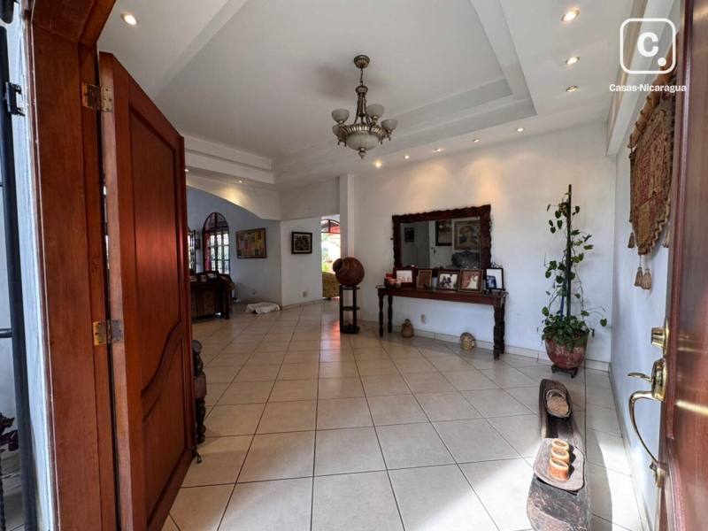 Casa en venta en Las Colinas, Managua – 4 hab, 474 m²